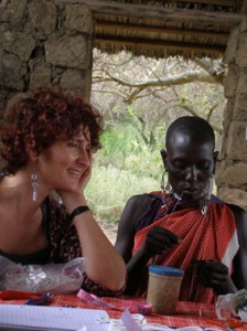 Francesca Torri Soldini assieme ad una donna Masai