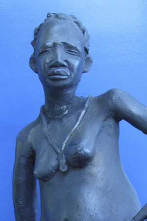 scultura donna Shoni - primo piano